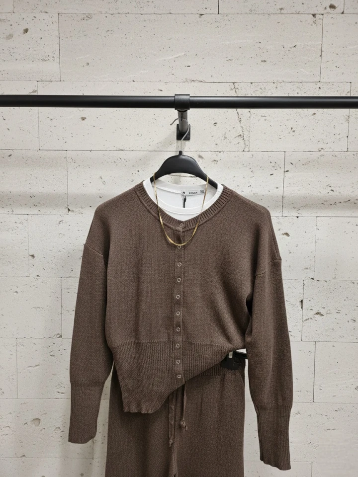 Kahverengi Çıt Çıt Detaylı Triko Takım