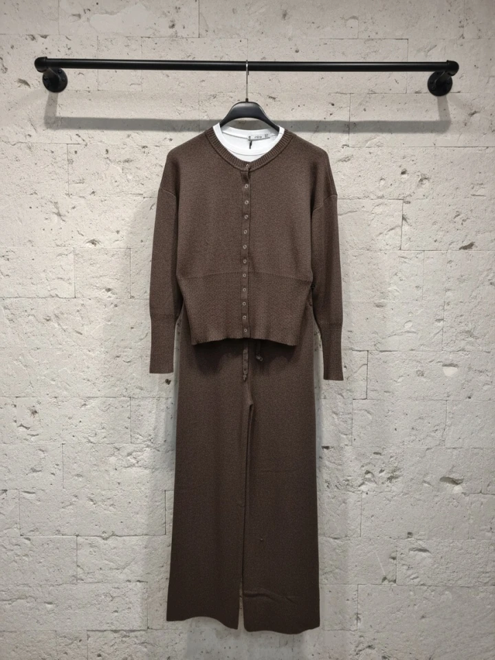 Kahverengi Çıt Çıt Detaylı Triko Takım