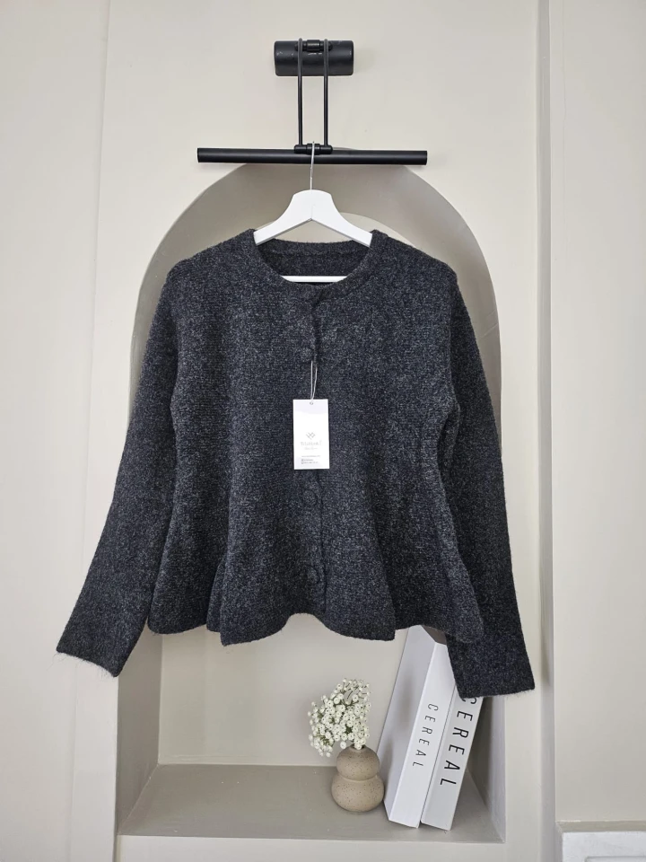 ETEĞİ VOLANLI TRİKO HIRKA