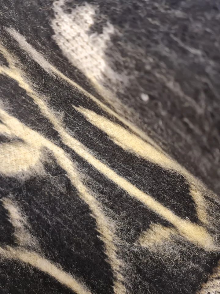 Siyah Oversize Çiçek Desenli Kazak